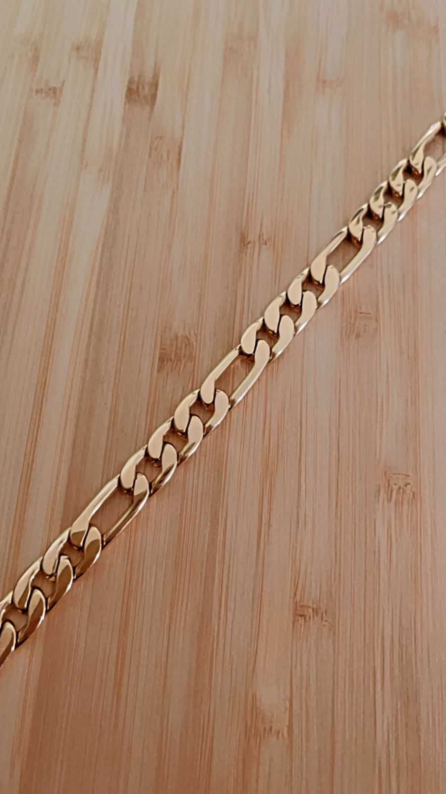Pulsera de acero dorado gruesa de mujer sin dijes
