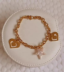 Pulsera de acero dorado gruesa de mujer con dijes