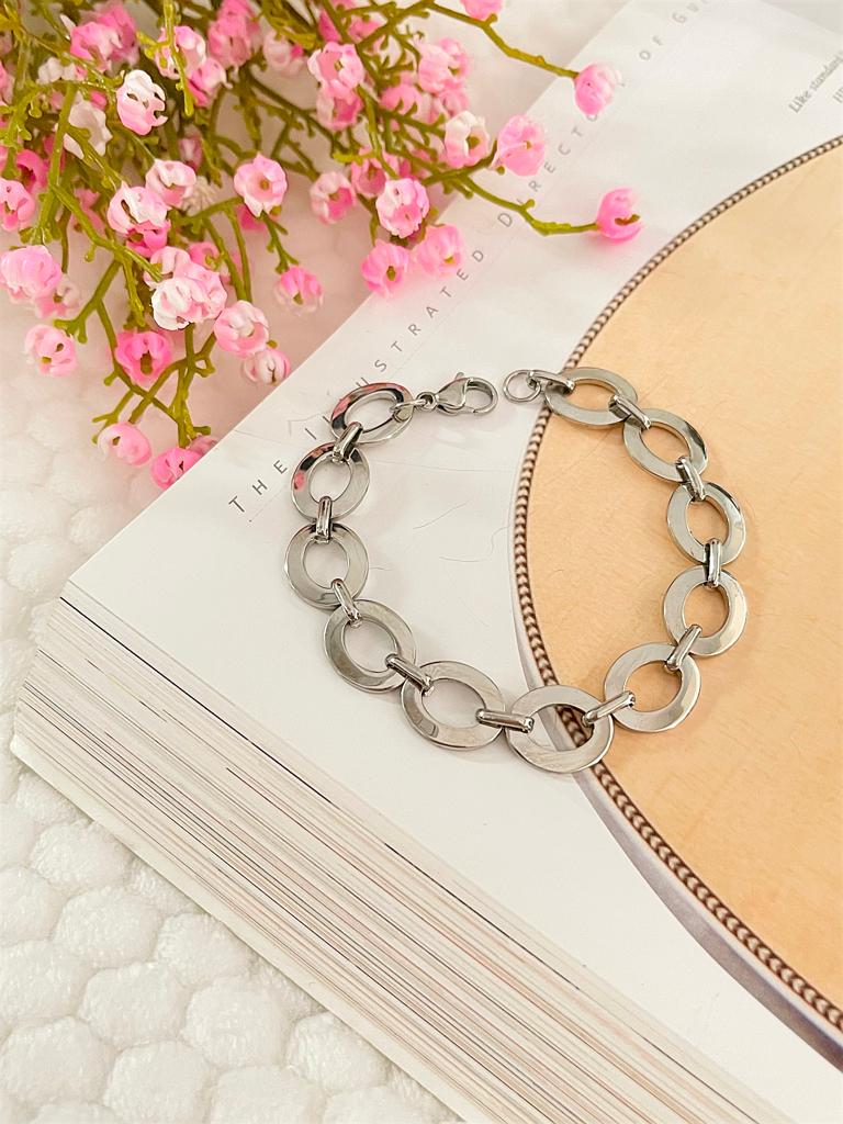 Pulsera de acero plateado gruesa de mujer sin dijes