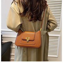 Cartera bandolera necklace camel