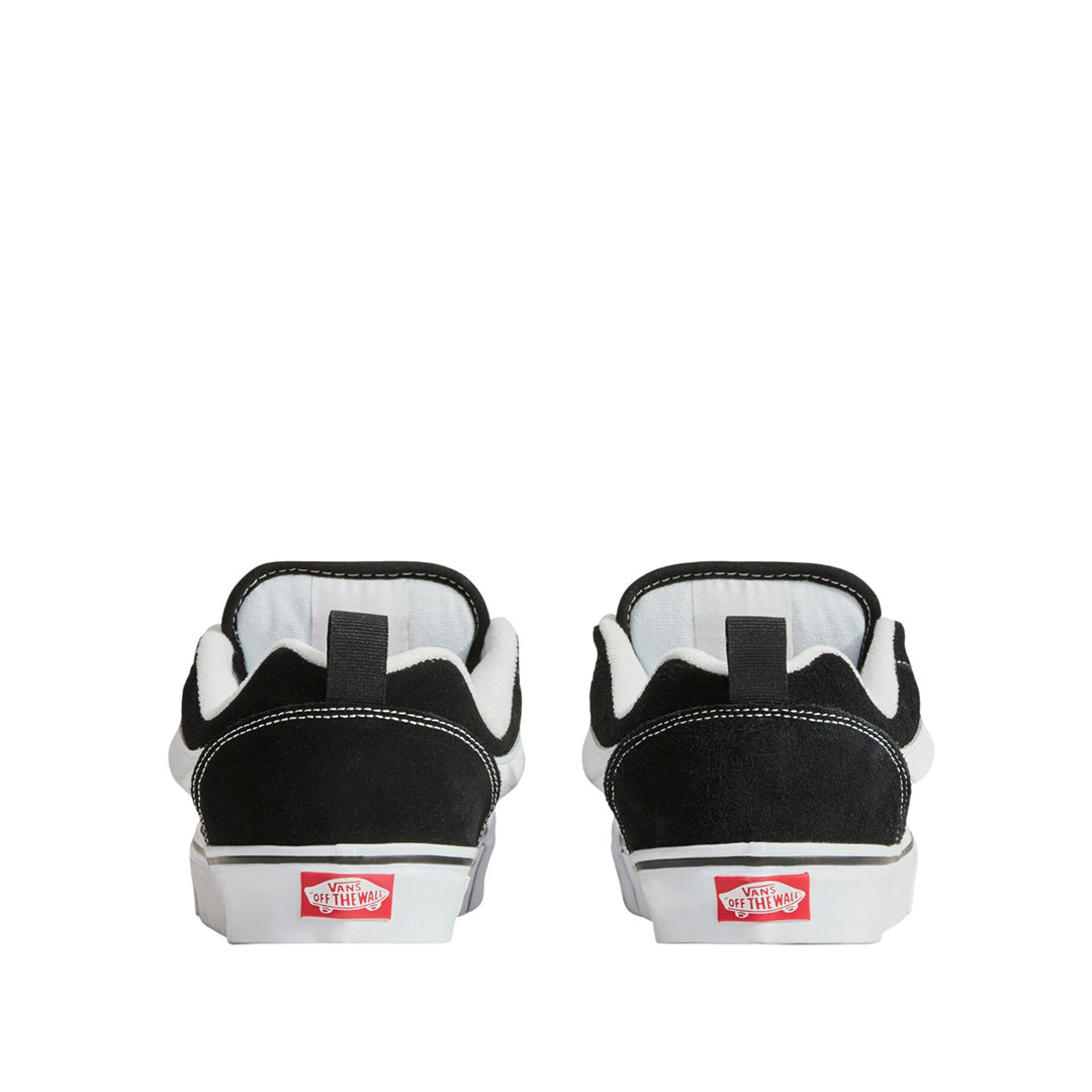 Tennis Knu Skool unisex color negro y blanco