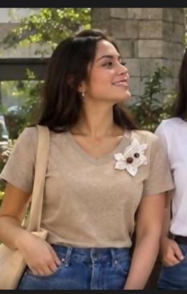 Blusa Nude con dos flores Nude manga corta Talla S