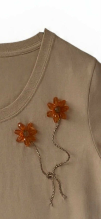 Blusa Nude con flores anaranjadas y lazo café Talla M