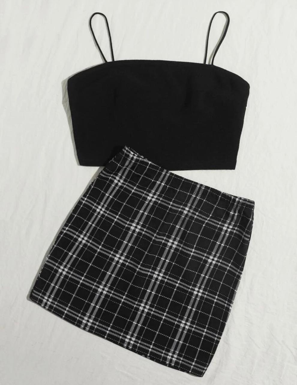 Conjunto top tirantes negro con falda cuadros