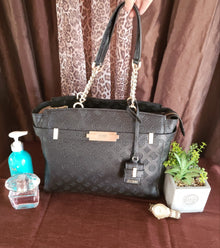 Cartera negra Guess