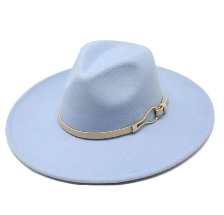Sombrero fedora de poliester y algodón, color celeste.