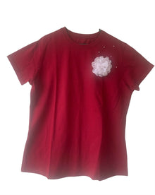Blusa roja con flor blanca y perlas Talla XL