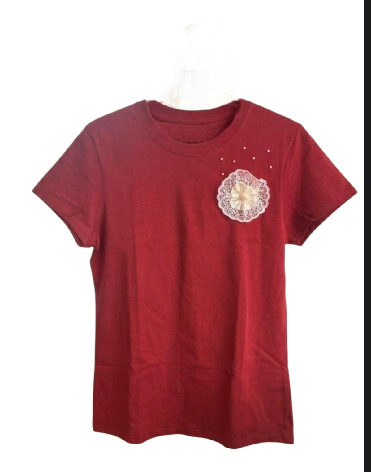 Blusa roja con flor blanca de encaje Talla M