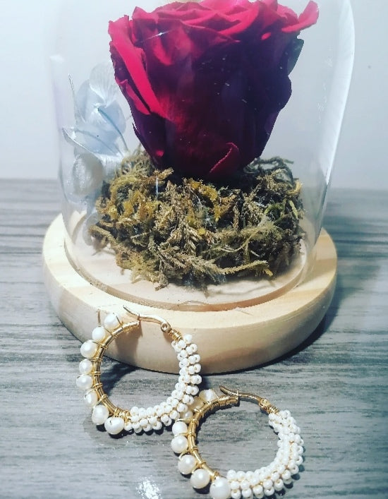 Argollas con perlas cultivadas y mostacilla