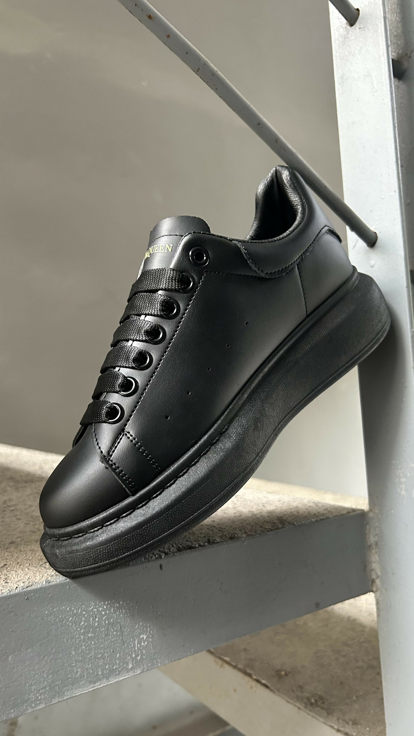 ZAPATILLA MCQUEEN G5 FULL BLACK