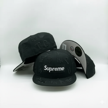 Gorra Supreme x MLB All Over 59FIFTY – White on Black Edition