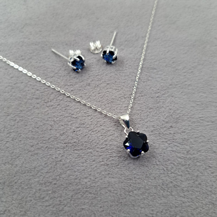 JUEGO DE ARETES MAS CADENA FLOR PLATA925